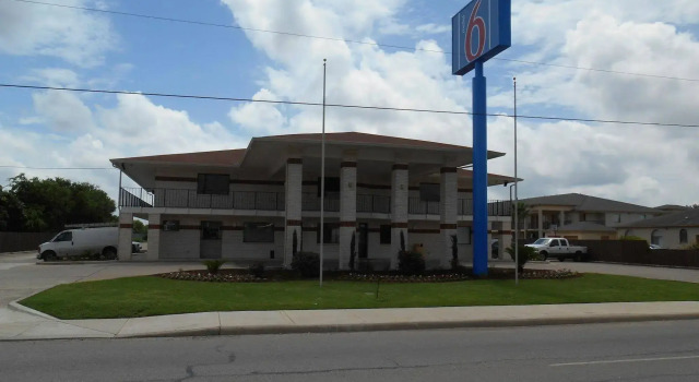 Motel 6 San Antonio, TX - South IH-10 East, Book Motel Hoteller i Bexar County med parkering, Parkering