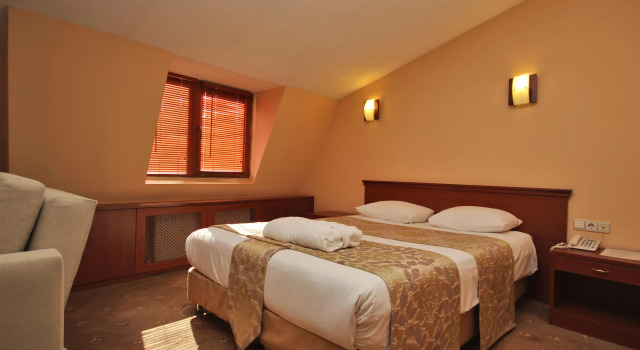 Golden Siyav Hotel