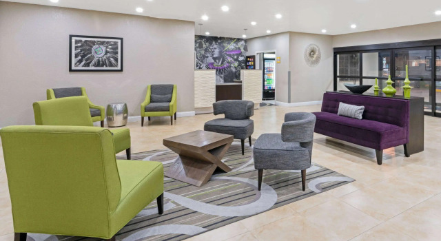 La Quinta Inn & Suites Ada, Rezerwuj Hotel Hotele w Ada z parkingiem, Parking