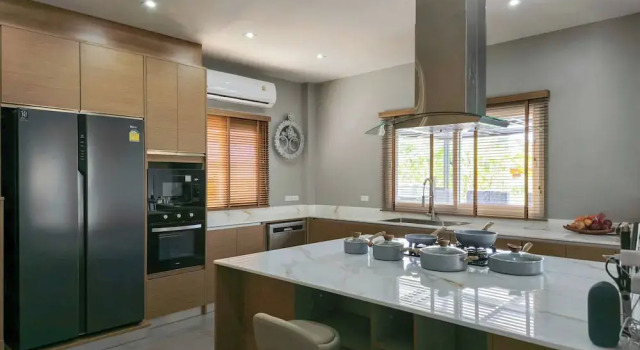 Вилла 4BR Villa Ideal for Groups Families V262
