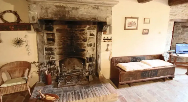 Farmhouse in Apecchio With Pool and Terrace, Rezerwuj Hotel Apecchio Marche