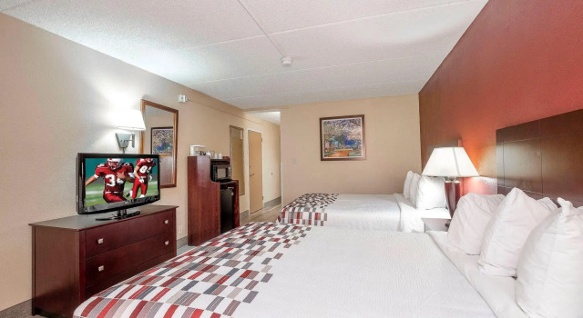 Четырёхместный номер Deluxe Red Roof Inn & Suites Macon