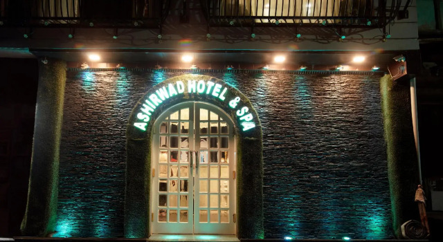 Ashirwad Hotel and Spa, Rezervovat Lázně / Resort Mussoorie Uttarakhand