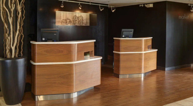 Четырёхместный люкс c 1 комнатой Courtyard by Marriott Indianapolis Airport
