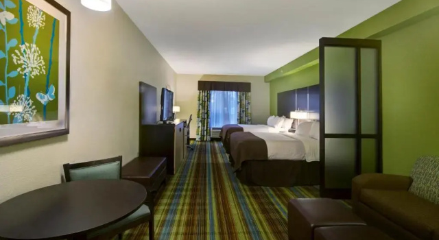 Двухместный люкс Holiday Inn Christiansburg Blacksburg by IHG
