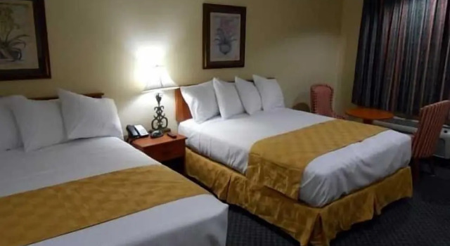 Четырёхместный номер Standard Best Inn & Suites