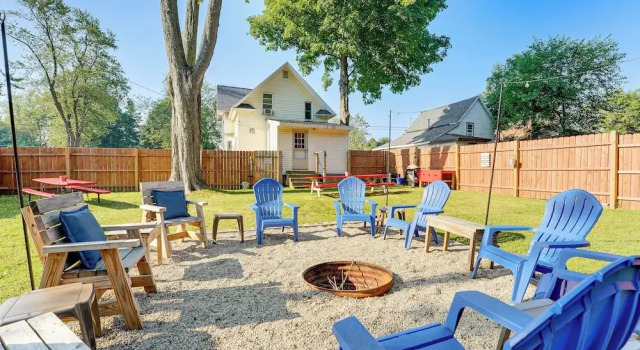 Коттедж Cozy Hart Getaway w/ Fire Pit < 1 Mi to Lake!