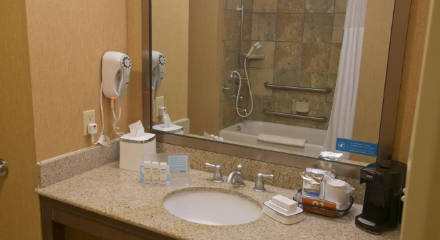 Четырёхместный номер Standard Hampton Inn & Suites Wiggins