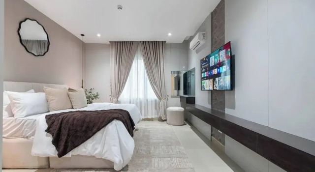 Chic Waterfront 2BR in Lekki Phase 1 - 5 Star Apt, Prenota Appartamento Hotel a Eti-Osa con parcheggio, Parcheggio