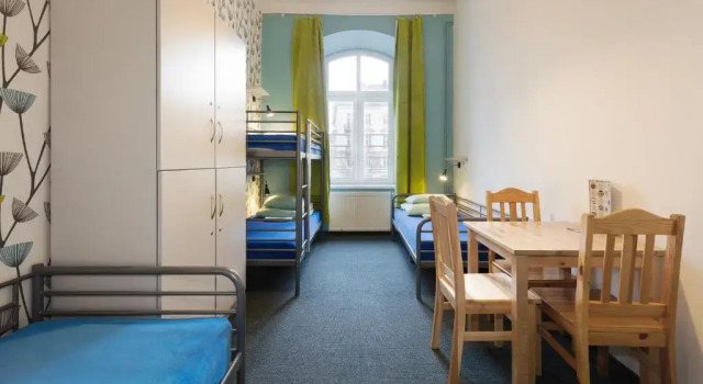 Четырёхместный номер Standard Atlantis Hostel
