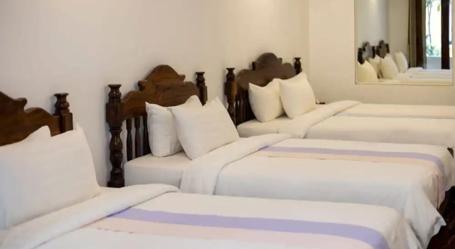 Трёхместный номер Deluxe La Residence WatBo Hotel