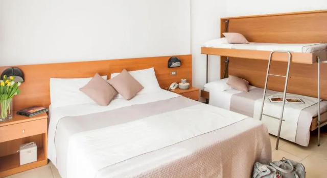 Четырёхместный номер Standard с видом на море Hotel Europa