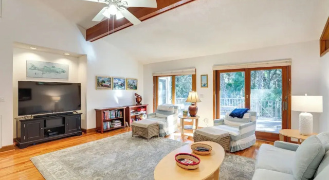 Коттедж Spacious Kiawah Island Home w/ Deck, Walk to Beach