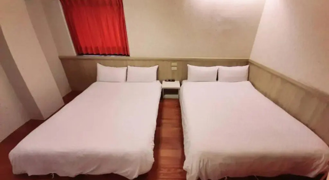 Четырёхместный номер Standard Long Cherng Hotel