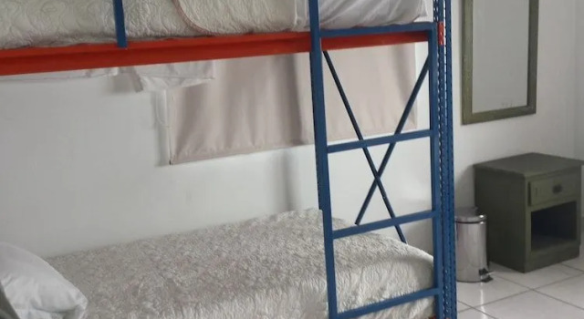 Hostal Aqui me Quedo, Rezervovat Hotel Hotely v Cortés s parkováním, Parkování