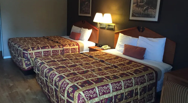 Четырёхместный номер Classic Deerfield Inn New Johnsonville
