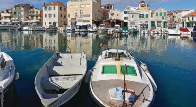 Коттедж This Pleasant Holiday Home is an Ideal Starting Point to Explore Dalmatia