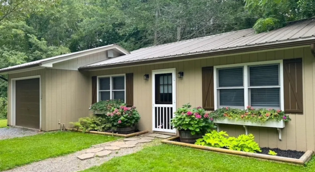 Коттедж Deluxe Cozy Creek Cottages