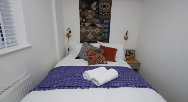 Air Host and Stay - Apartment 3 Broadhurst Court sleeps 4 minutes from town centre, Забронировать Апартаменты/квартира Стокпорт Большой Манчестер, рядом с The Plaza