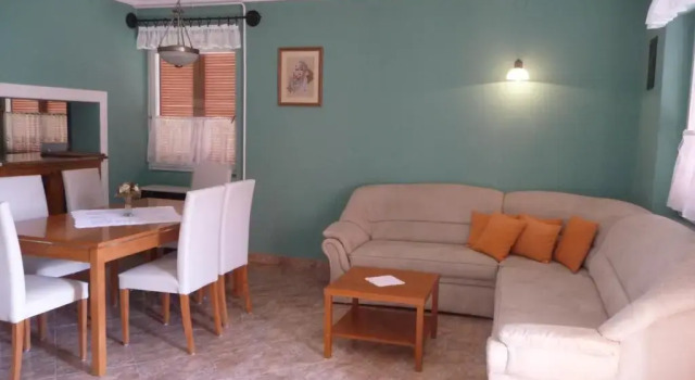 Апартаменты с 3 комнатами Edina Apartman