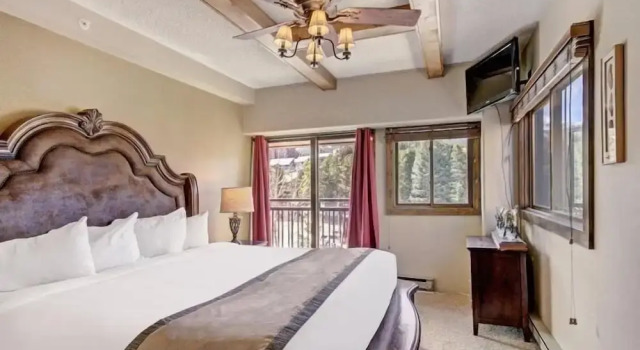 2 Bedroom Ski in, Ski out Mountain Vacation Rental Located Next to Historic Main Street in Downtown Breckenridge, Book Hotel SPA-hoteller i Breckenridge, SPA