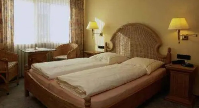 Landhotel Lippischer Hof, Забронировать Отель Отели Люгде с парковкой, Парковка
