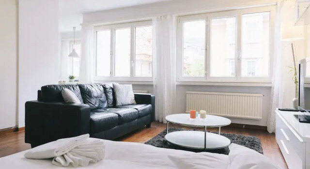 Bright furnished apartment with POCKET WIFI