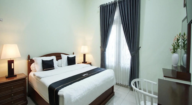 Just 11 Boutique Syariah Mitra RedDoorz near UGM Yogyakarta, Book Boutique Sleman Yogyakarta Province