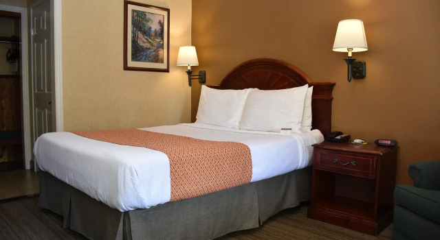 Двухместный номер Standard Dynasty Suites Redlands