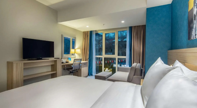 Двухместный номер Standard с балконом Hampton by Hilton Kahramanmaras