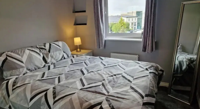 Stylish 2-bed Apartment - Sleeps 4, Parking & Wifi, Забронировать Апартаменты/квартира Апартаменты Уэст-Мидлендс, Апартаменты/квартира