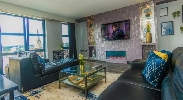 Luxury 9ine Bull Ring Apartment, Stunning city view, Free Parking, Amazing Fireplace, Забронировать Апартаменты/квартира Отели Бирмингема с парковкой, рядом с Бирмингемский городской университет, Парковка