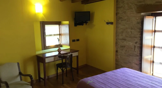 Hostal Pension Artilleiro, Забронировать Отель Отели Сантьяго-де-Компостелы с парковкой, рядом с Университет Сантьяго-де-Компостела, Парковка