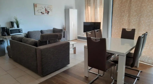High-Quality in the heart of Stuttgart 4, Забронировать Отель Отели Штутгарта с парковкой, рядом с Церковь Стифтскирхе, Парковка