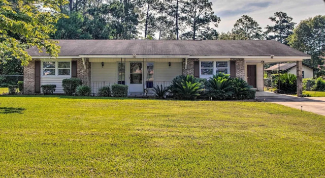 Коттедж Cozy Waycross House w/ Yard & Screened Patio!