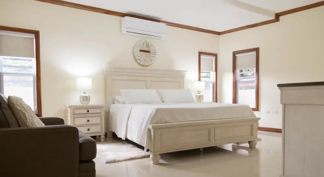 Luxury 3 Level Town House, Prenota Casa vacanze Kingston Giamaica