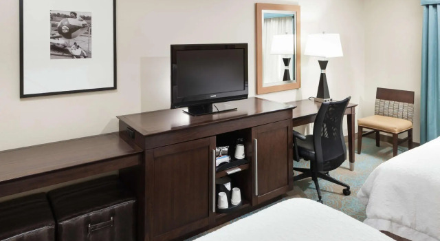 Четырёхместный номер Standard Hampton Inn & Suites St. Louis at Forest Park