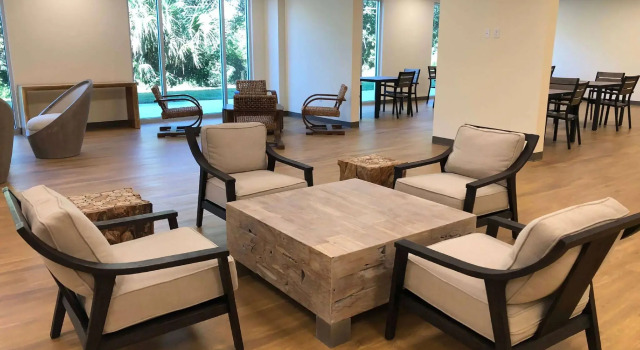 Travelodge by Wyndham Panama City Beach / Beachfront, Забронировать Отель Панама-Сити Панхэндл Флорида, рядом с Загородный клуб "Сигнал Хилл"
