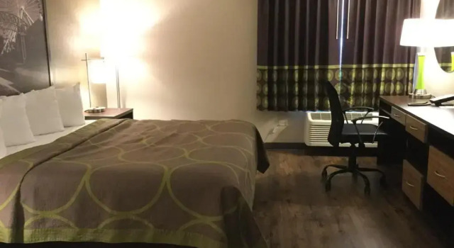 Номер Standard Super 8 by Wyndham South Holland