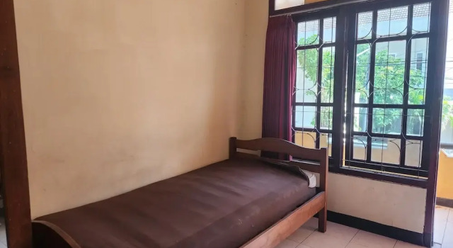 OYO 93869 Regina Homestay Syariah, Prenota Hotel Wonocolo East Java