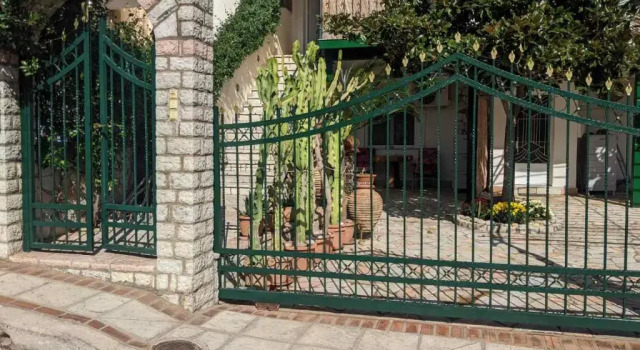 Appartamento Γκαρσονιέρα 32τμ με αυλή και πάρκινγκ