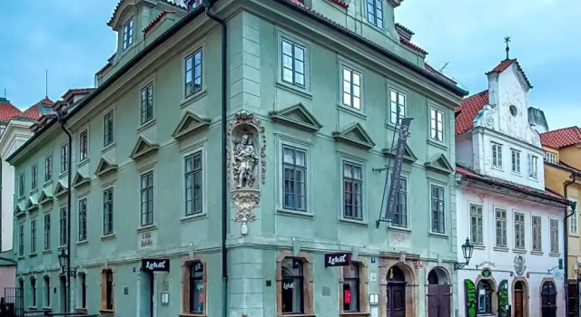 Люкс с красивым видом из окна Charles Bridge Heritage Suites by SALVATOR HOTELS