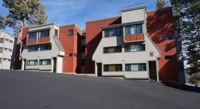Slopeside Four Bedroom Homes at 1849 Condos - Free Wifi and Parking! by RedAwning