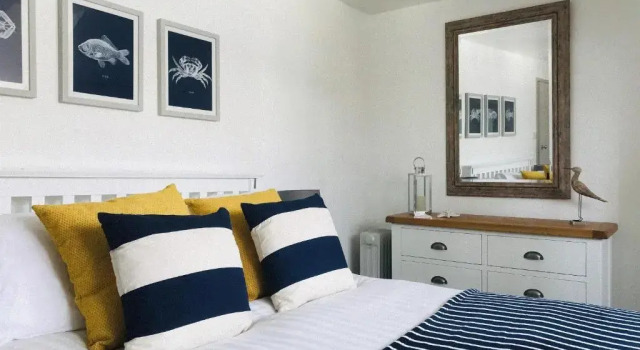 DARTMOUTH TOWN CENTER and PRIVATE PARKING - TWO SUPER STYLISH DUPLEX APARTMENTS - With Connecting Door For Larger Groups!!!, Varaa Huoneisto Asunnot kohteessa Merseyside, Huoneisto