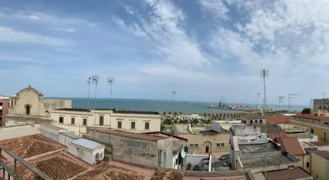 Camere con bagno privato in appartamento condiviso con host, Rezervasyon Daire Barletta Apulia