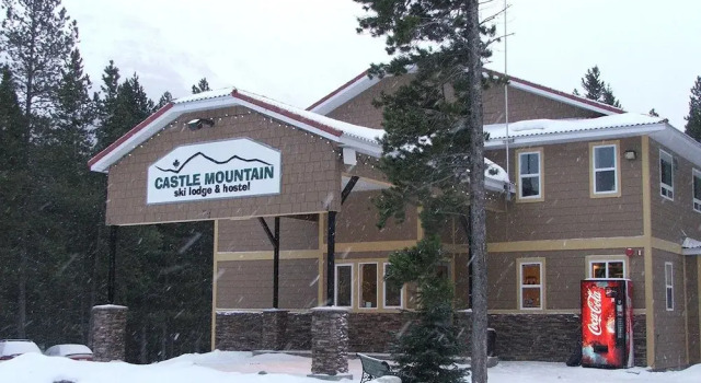Castle Mountain Ski Lodge - Hostel, Rezervovat Hostel Castle Mountain Resort Alberta