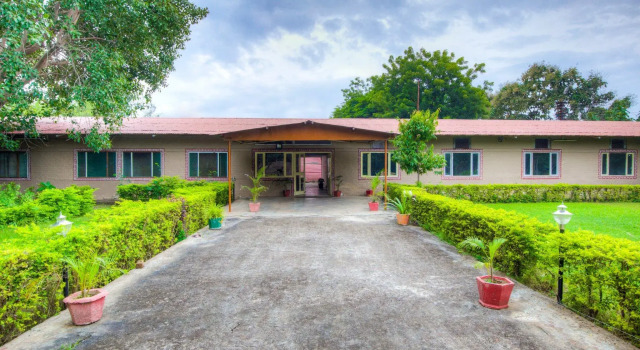 Narmada Hills Resort, Забронировать Курортный отель Отели штата Махараштры 3 звезды, 3*