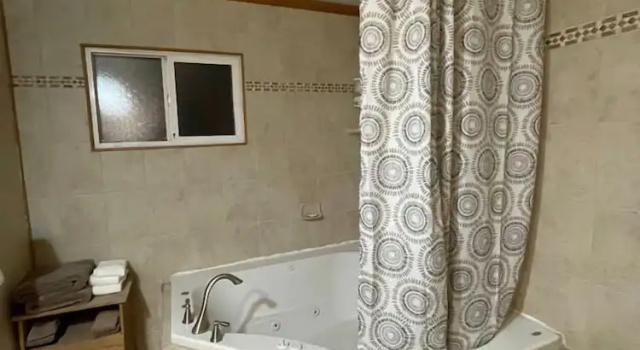 Номер Standard 7 Bedroom on the Side of Pikes Peak on a Mountain Stream