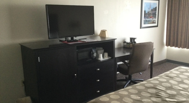 Номер Economy Quality Inn & Suites