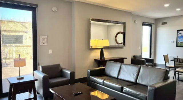 Suite The Oread Lawrence, Tapestry Collection by Hilton